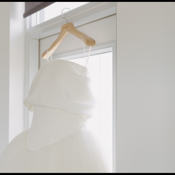 Vera Wang Custom Wedding Dress - Picture 8 of 8